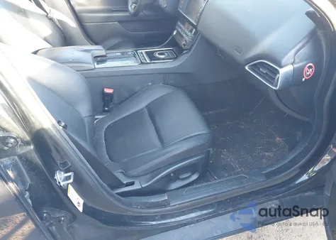 2018 Jaguar Xe 25T Premium из США, поврежденный, VIN SAJAJ4FX2JCP24092